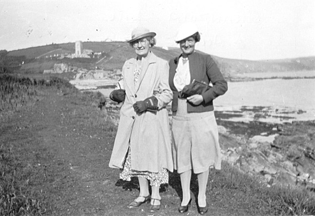 Alice and Nell Hibbitt at Wembury Beach